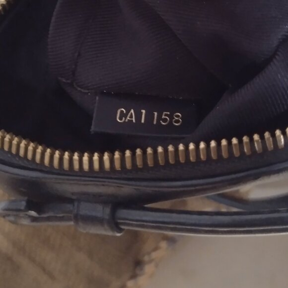 Beautiful and Rare Louis Vuitton Saintonge Noir Camera bag✨ - Picture 4 of 16